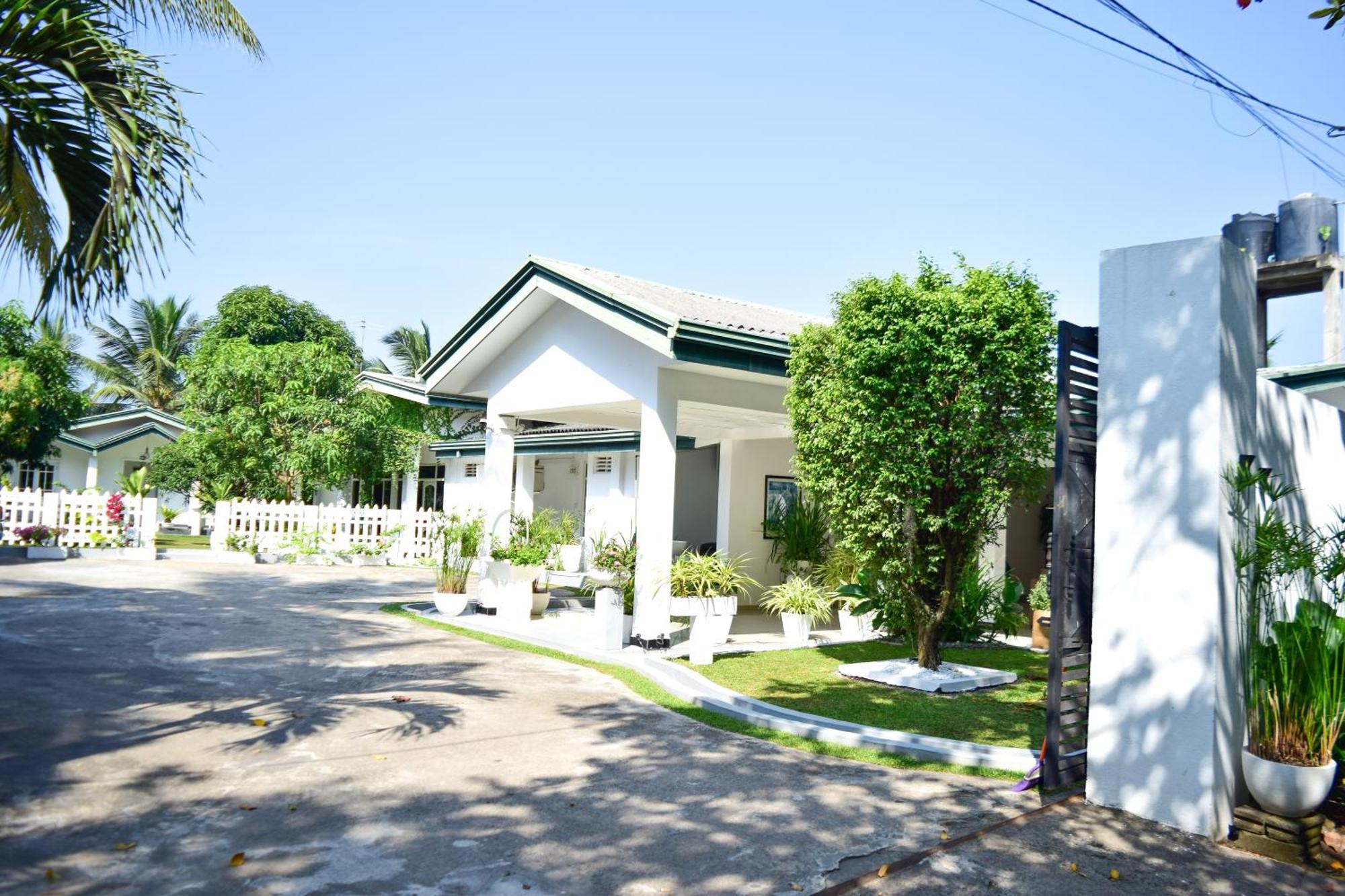The Bamboo Tree Transit Hotel Katunayaka Exterior foto